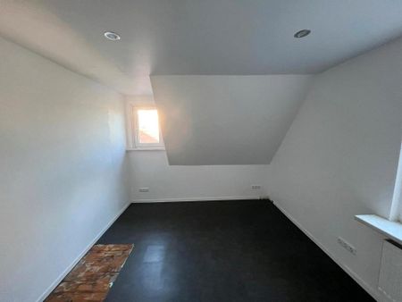 3 Zimmer Dachgeschosswohnung in Zentrum Nähe - Photo 4