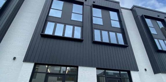 Convenient City Living at Your Fingertips - Photo 2