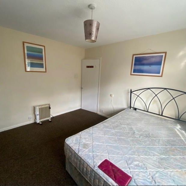 3 Bed Semi-Detached House, Moor Allerton Crescent, LS17 - Photo 1