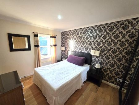 3 bedroom flat to rent - Photo 4