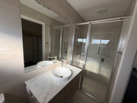 Three bedroom house - Photo 3