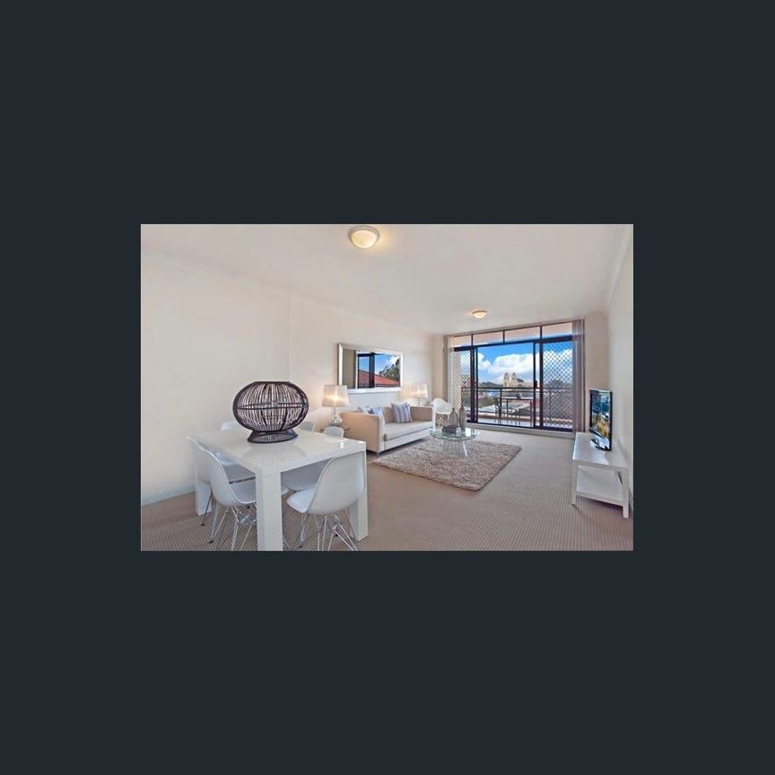 Fully Furnished- Super Convenient & Affordable 2B2B! Closed to Restaurant, Supermarket, Bus Station, UNSW! Available From 15/12/2025 To 05/02/2026. - Photo 1