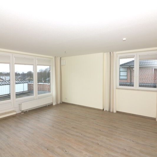 Wunderschöne 3 Zimmer Wohnung im Staffelgeschoss und Tiefgaragenstellplatz - Photo 1