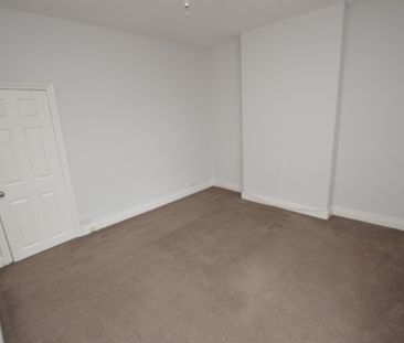 2 Bedroom Terraced House - Photo 2