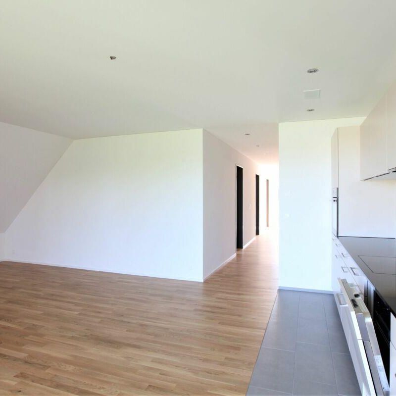 Gemütliche 4.5 Zimmerwohnung mit Balkon und Aussicht ins Grüne. - Foto 1