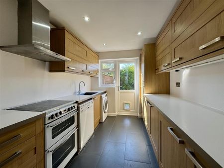 3 bedroom semi-detached house to rent - Photo 2