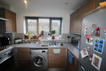 2 bedroom semi-detached house to rent - Photo 3