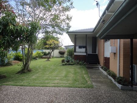 Large Family House, Save Hundred dollars each month on electricity bill! - Photo 3