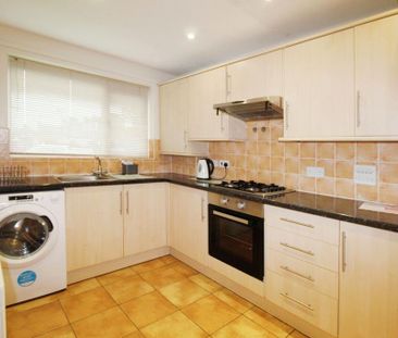 4 bedroom detached house to rent - Photo 4