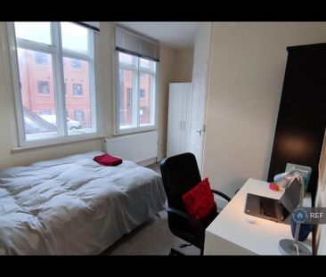 1 bedroom in a flat share to rent - Photo 3