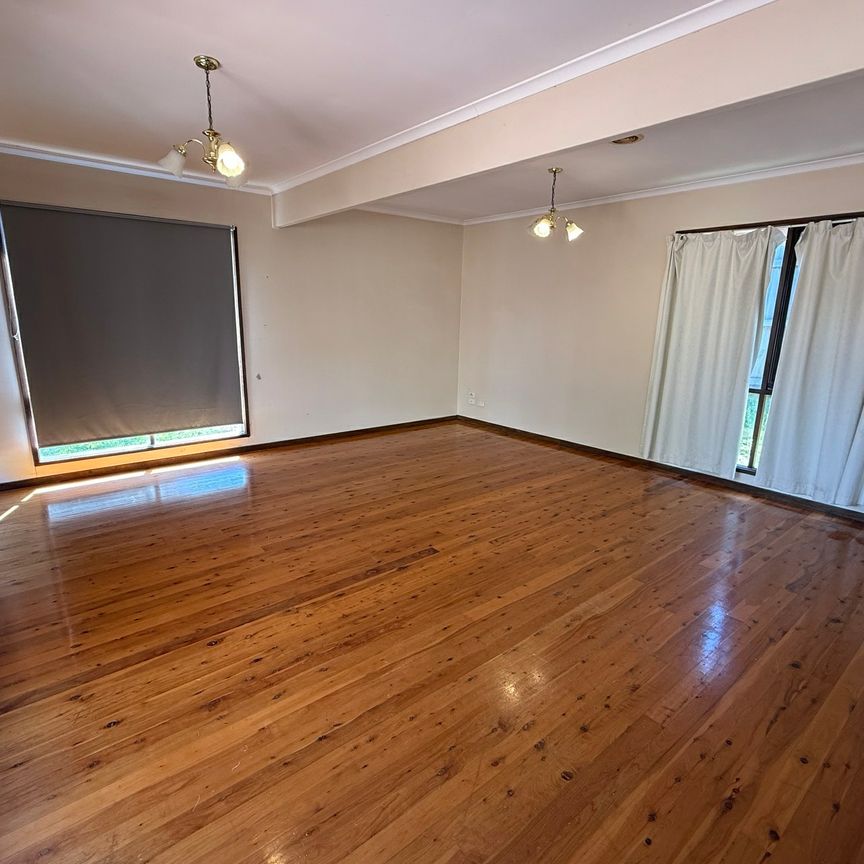 8 Frances Crescent, Cranbourne North VIC - Photo 1