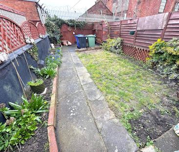 3 bedroom terraced house to rent - Photo 6