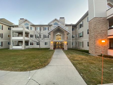 Furnished 2 Bed + 2 Bath - Photo 3