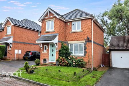 4 bedroom detached house to rent - Photo 2