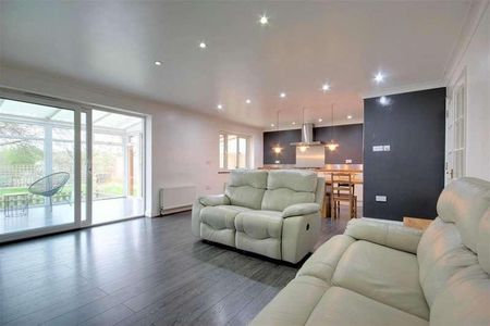 Flandrian Close, Enfield, EN3 - Photo 5