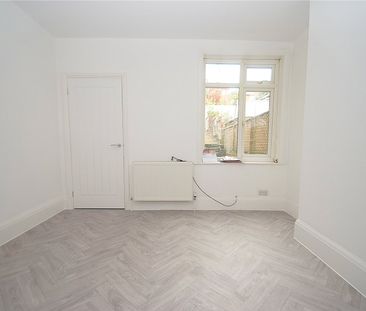2 bed terraced house to rent in Cambridge Place, Scarborough, YO12 - Photo 2