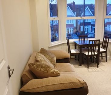 2 Bed Maisonette, Worple Road, SW20 - Photo 3