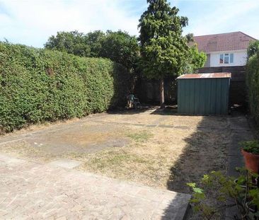 Wellington Avenue, Hounslow, TW3 - Photo 4