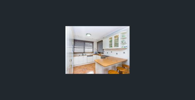 Beautiful 4 Bedroom, Walking Distance To Station! - Photo 1