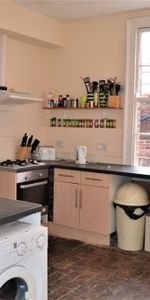 Large Double Room with ensuite on Grimwade Street - Photo 3