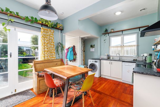 Gorgeous Standalone Cottage in New Brighton! - Photo 1