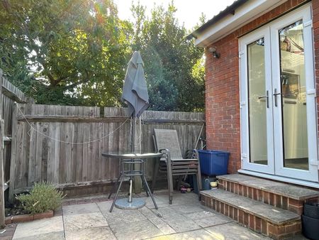 3 Bed Terraced House, Howland Way, SE16 - Photo 3