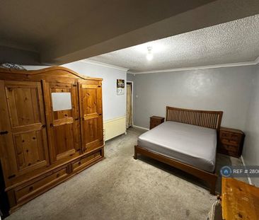 1 bedroom in a house share to rent - Photo 5