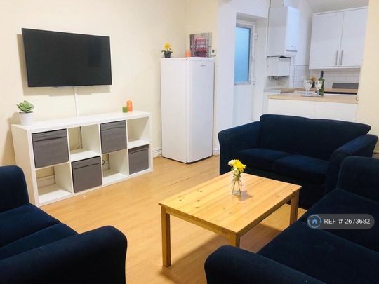 6 bedroom terraced house to rent - Photo 1