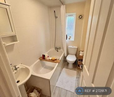 3 bedroom detached house to rent - Photo 2