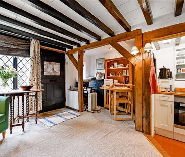 Charming one bedroom character property in the centre of Henley - Photo 1