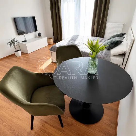 Pronájem moderního bytu 1+kk s balkonem a sklepem, Praha 7 Holešovice - Fotografie 1