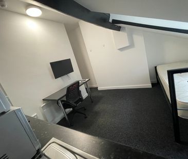Studio Flat, Regent Road, LE1 - Photo 1