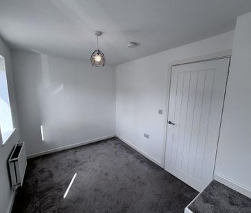 2 bedroom end of terrace house to rent - Photo 1