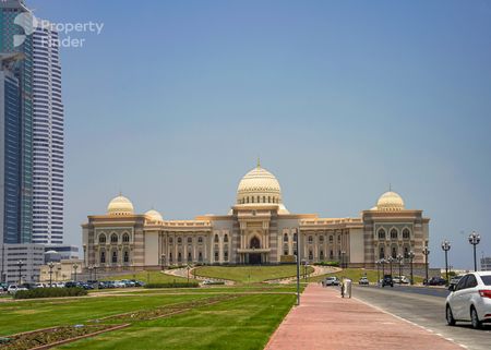 Luxury 2BHK 3Bath Gym-Pool Free Family Building - Photo 5