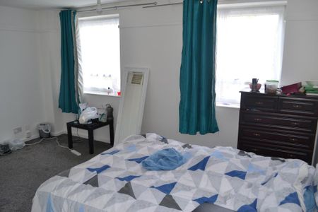 4 bedroom terraced house to rent - Photo 4