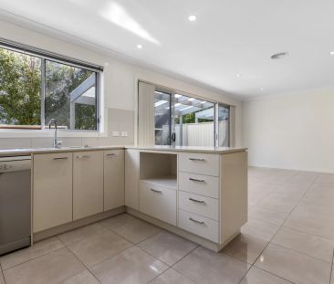 Spacious Three-Bedroom Townhouse With Multiple Living Areas - Photo 4