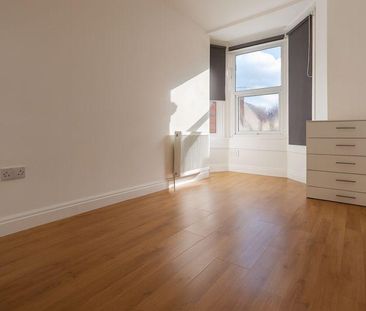 4 bedroom flat to rent - Photo 1