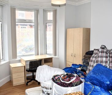 6 bedroom terraced house to rent - Photo 4