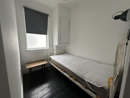 1 bedroom in a house share to rent - Photo 4
