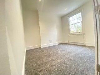 2 bedroom maisonette to rent - Photo 2