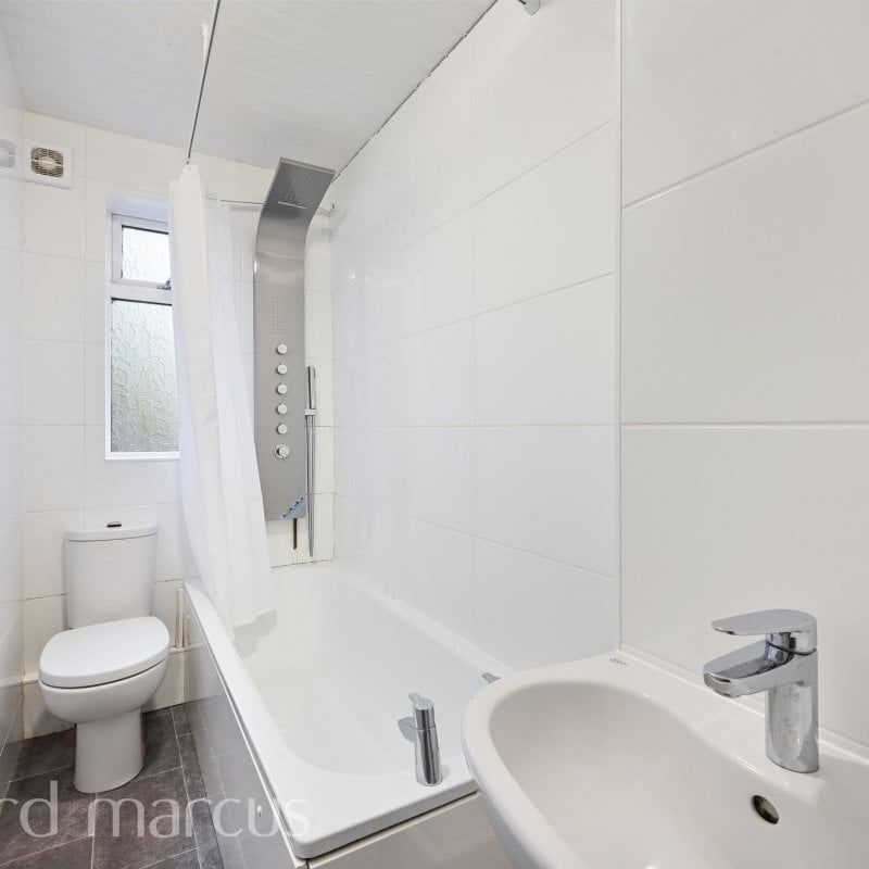 Barnard Gardens, NEW MALDEN - Photo 1