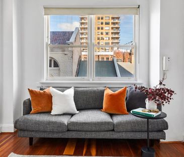 Bright Art Deco apartment in a vibrant city setting - Photo 1