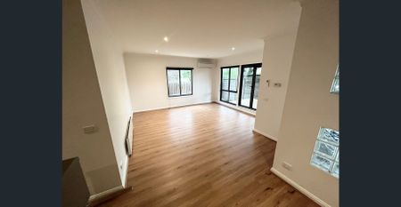 Modern Touch - Photo 5