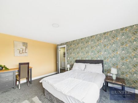 2 bedroom Flat To Let - Photo 4