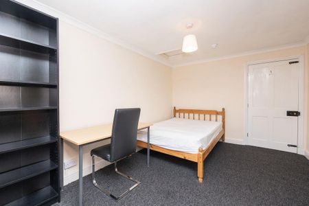 5 bedroom flat to rent - Photo 4