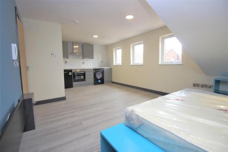 1 bedroom in a house share to rent - Photo 3