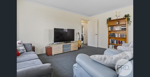 Well-Presented 2 Bedroom, 1 Bathroom Home - Photo 1