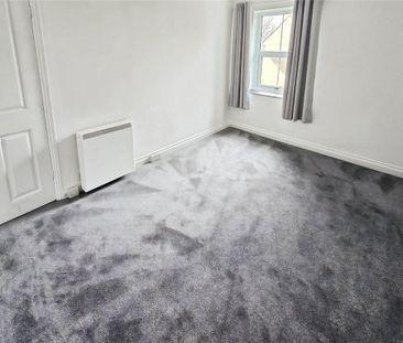 3 bedroom end of terrace house to rent - Photo 3