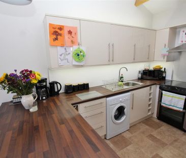 2 bedroom semi-detached bungalow to rent - Photo 5