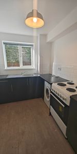 1 Bed Flat, Luther King Close, E17 - Photo 3